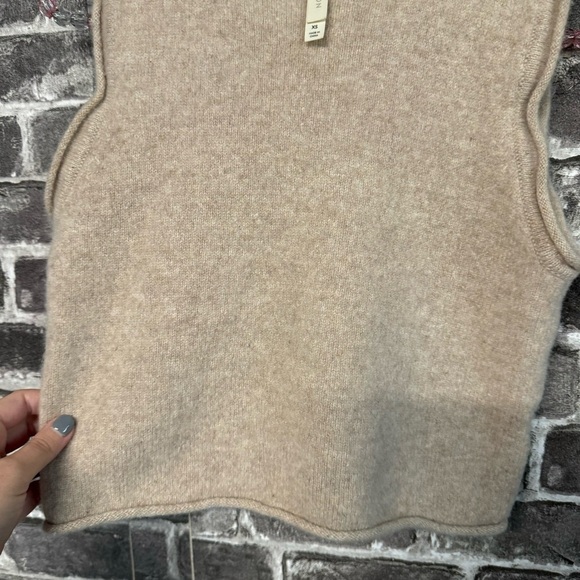 Aritzia The Group Babaton Ellipsis 100% Cashmere Tank Sweater Vest tan - Picture 5 of 7